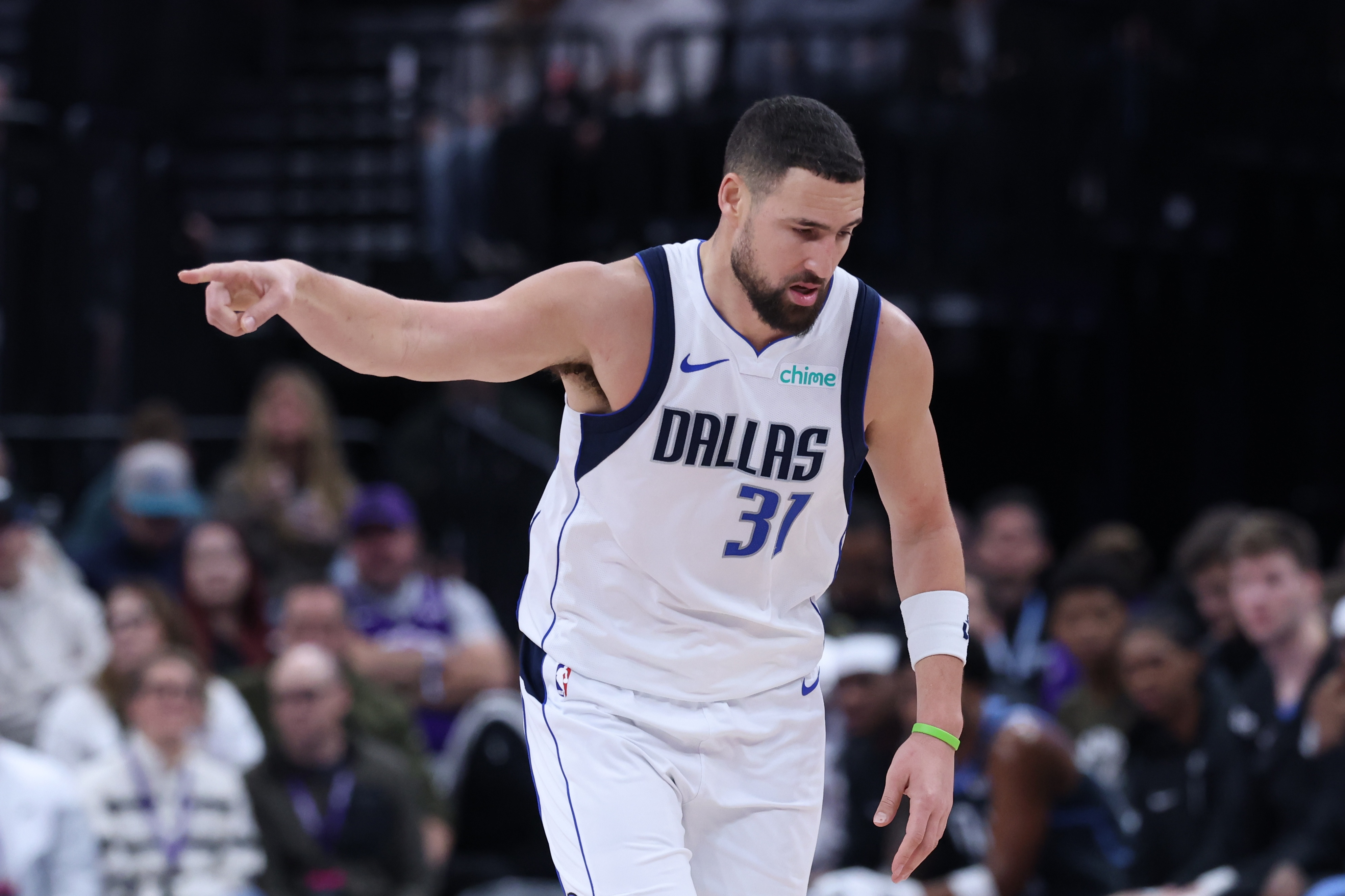 美洲杯-拿到比赛用球！克莱：不知道即将命中第2800记三分 感觉相当不错