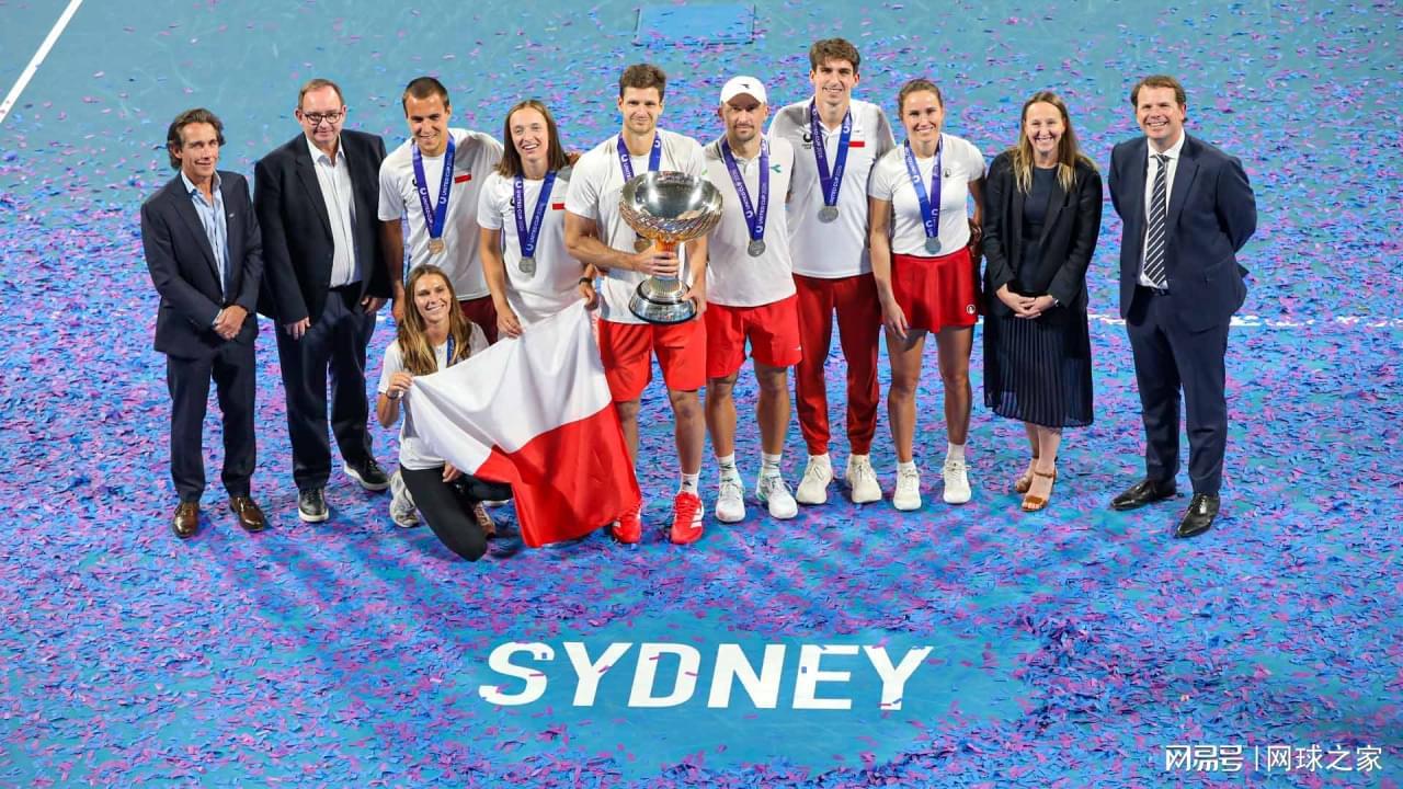 足球联赛-斯瓦泰克罕见两连败吞蛋落泪,波兰险胜瑞士夺得联合杯冠军