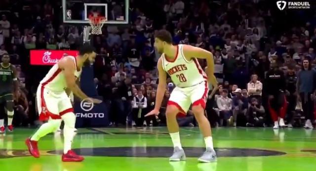 足球联赛-比出嘲讽手势羞辱DPOY 申京蜕变助火箭急速升空