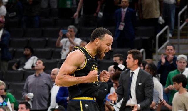 中国足彩网赛事中心-防到绿军12中4！34岁库里疯狂砍分背后防守也够狠